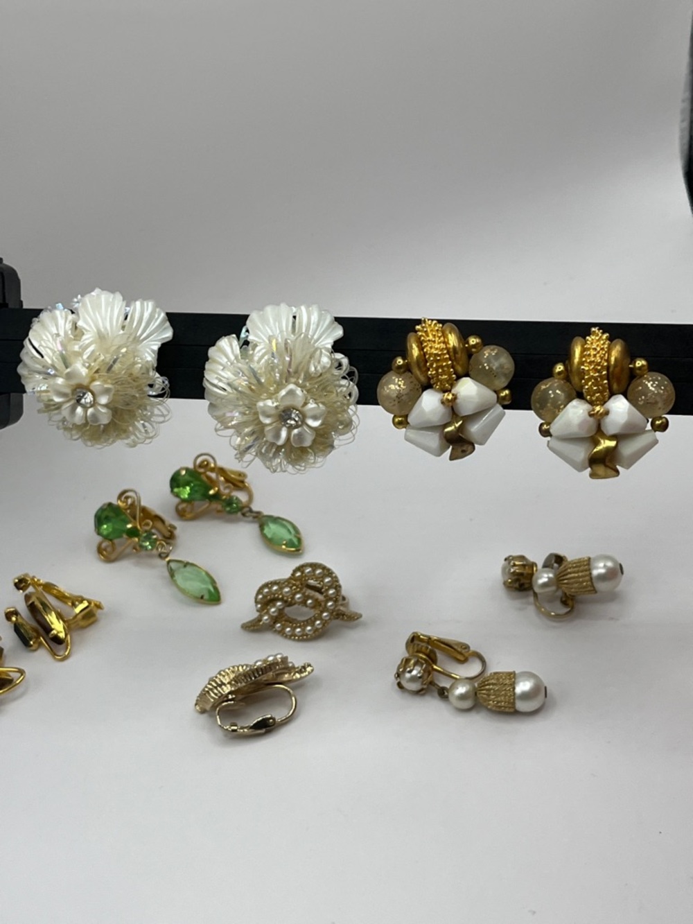 10 pair vintage CLIP ON earrings all clip on's - Picture 3 of 9